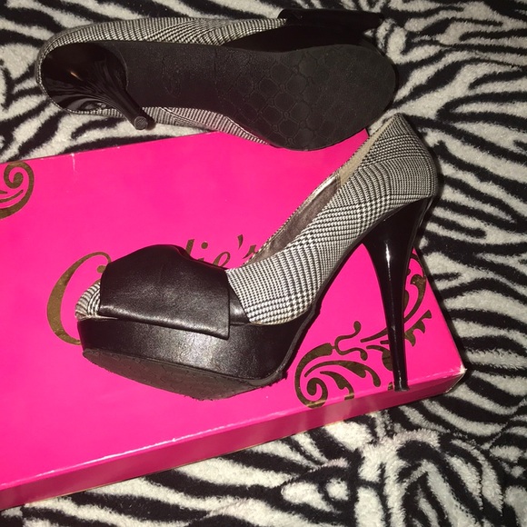 Heels - Picture 4 of 8